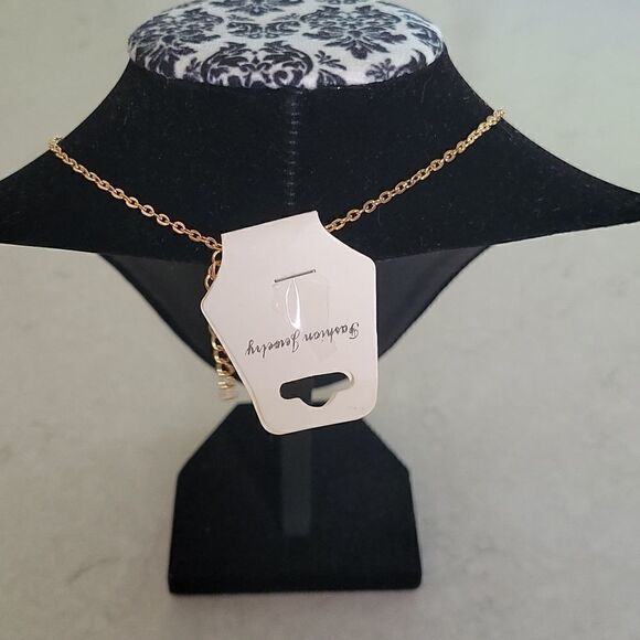 New Gold chain with Bar - Picture 3 of 4